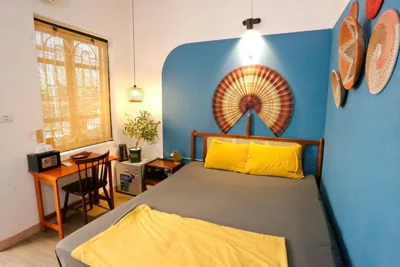 Deluxe-Doppelzimmer mit Balkon — Anchie Home Lý Nam Đế- Ha Noi Train Street- Ha Noi Old Quarter